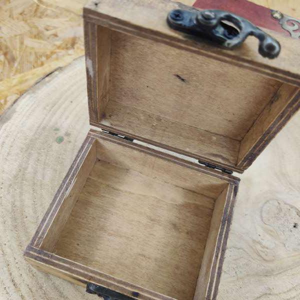 Scatolina in Legno Marrone Chiaro – Scrigno Elegante per Bomboniere, Gioielli e Porta Fedi